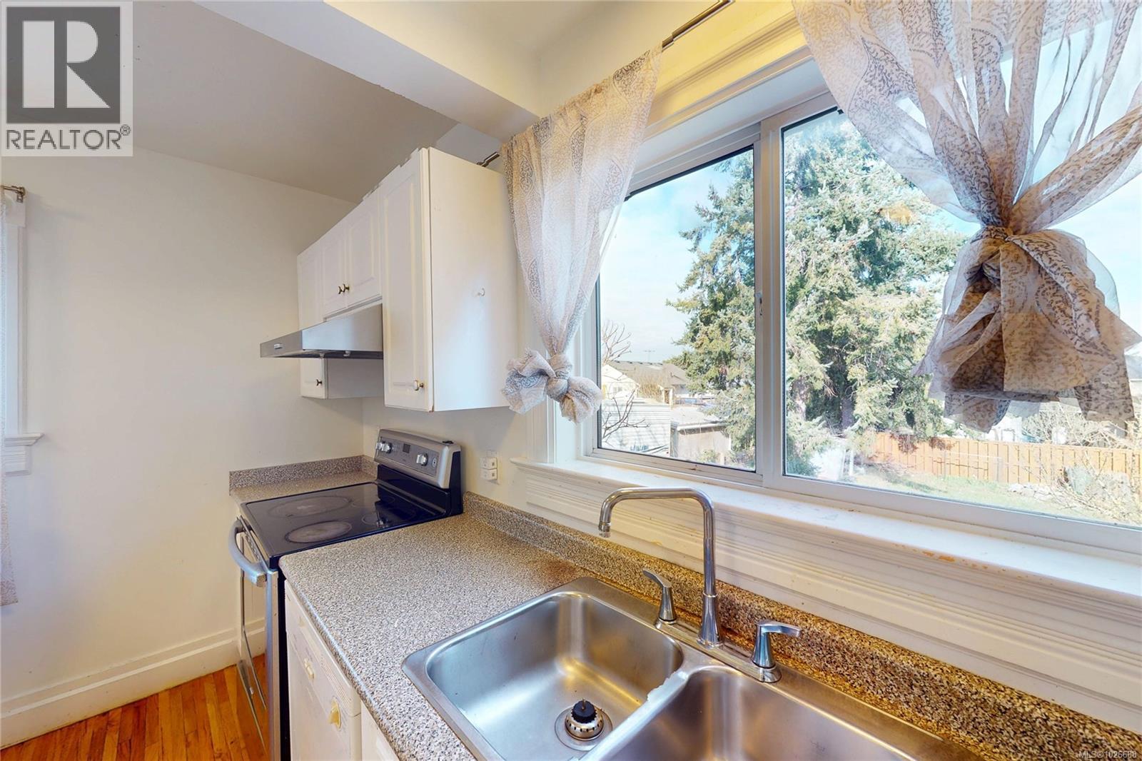  2943 Cedar Hill Road, Victoria