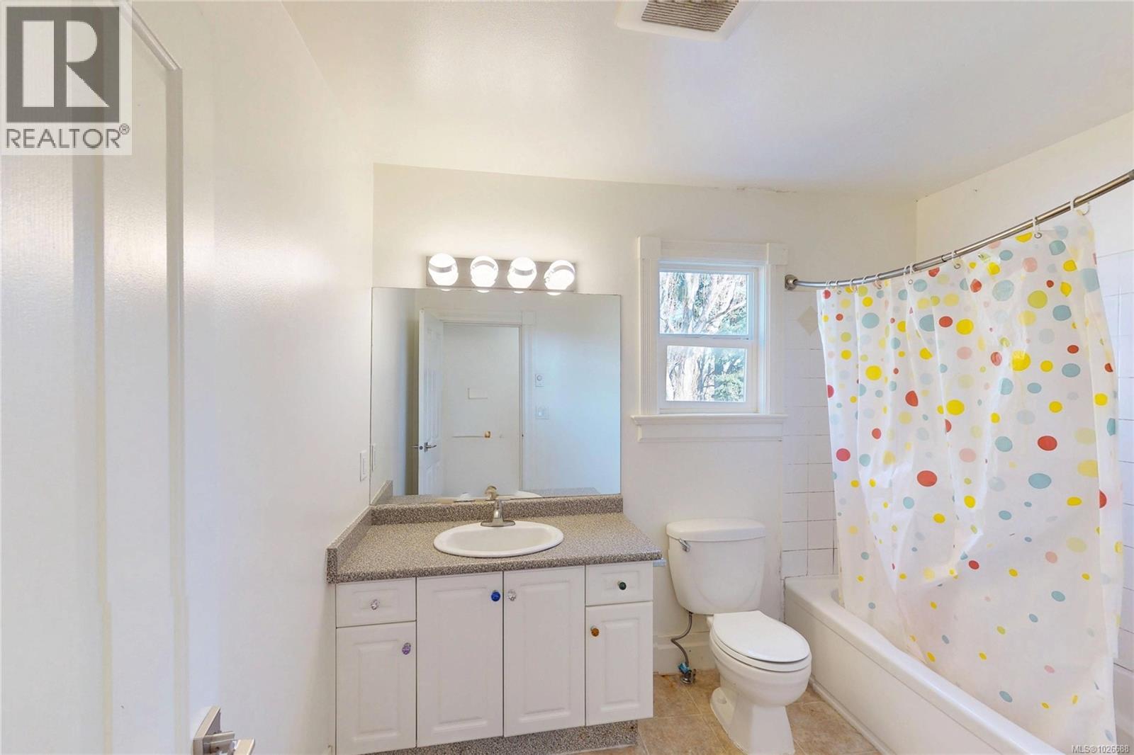  2943 Cedar Hill Road, Victoria