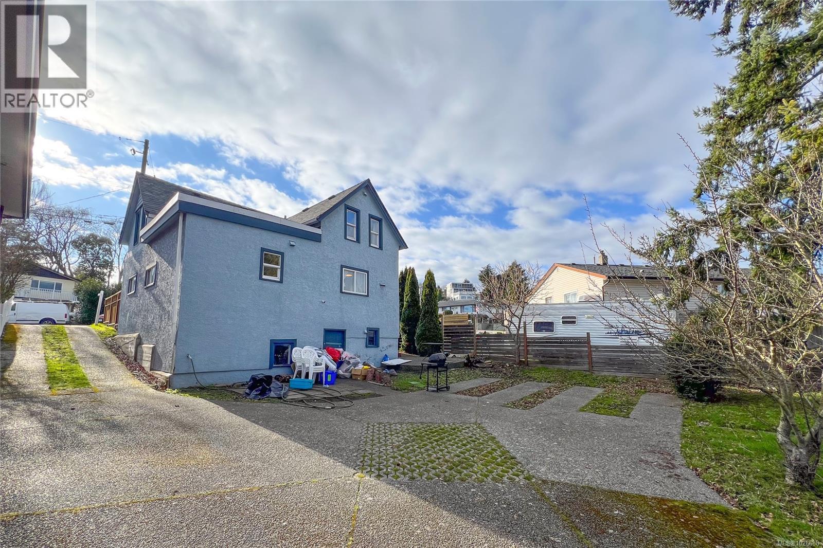  2943 Cedar Hill Road, Victoria