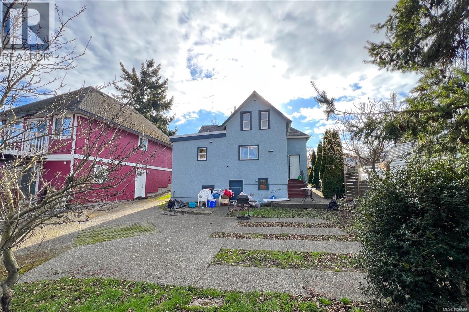  2943 Cedar Hill Road, Victoria