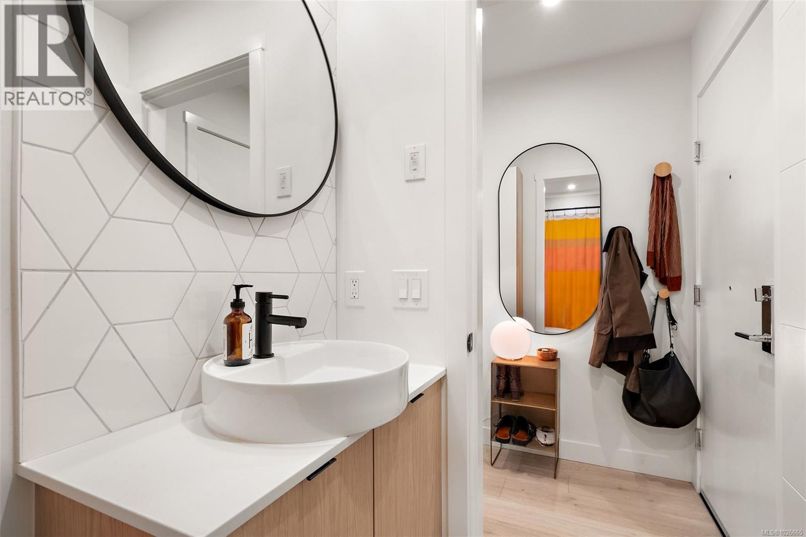 306 1301 Hillside Avenue, Victoria