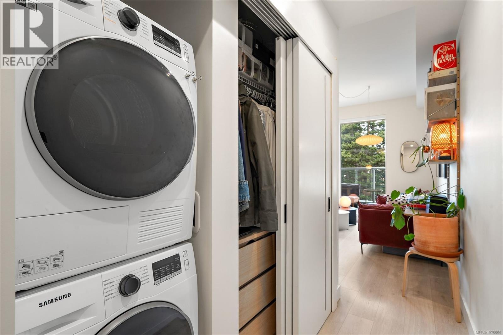 306 1301 Hillside Avenue, Victoria