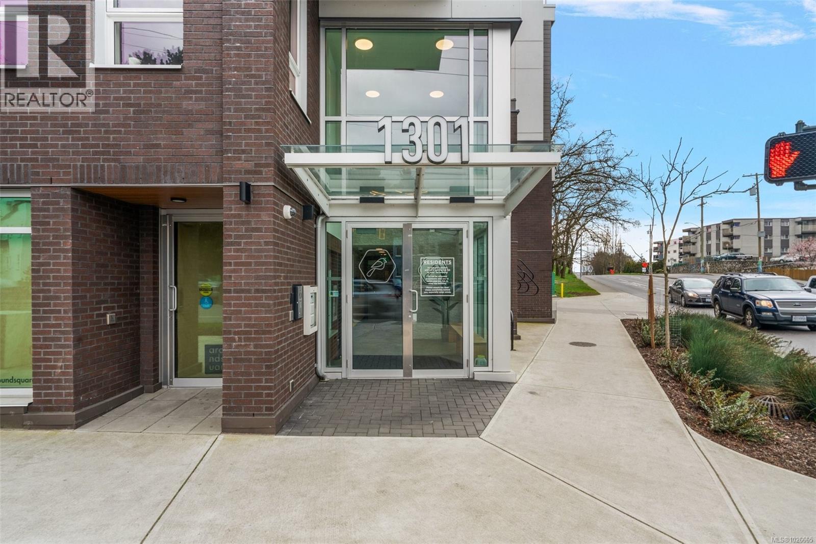 306 1301 Hillside Avenue, Victoria