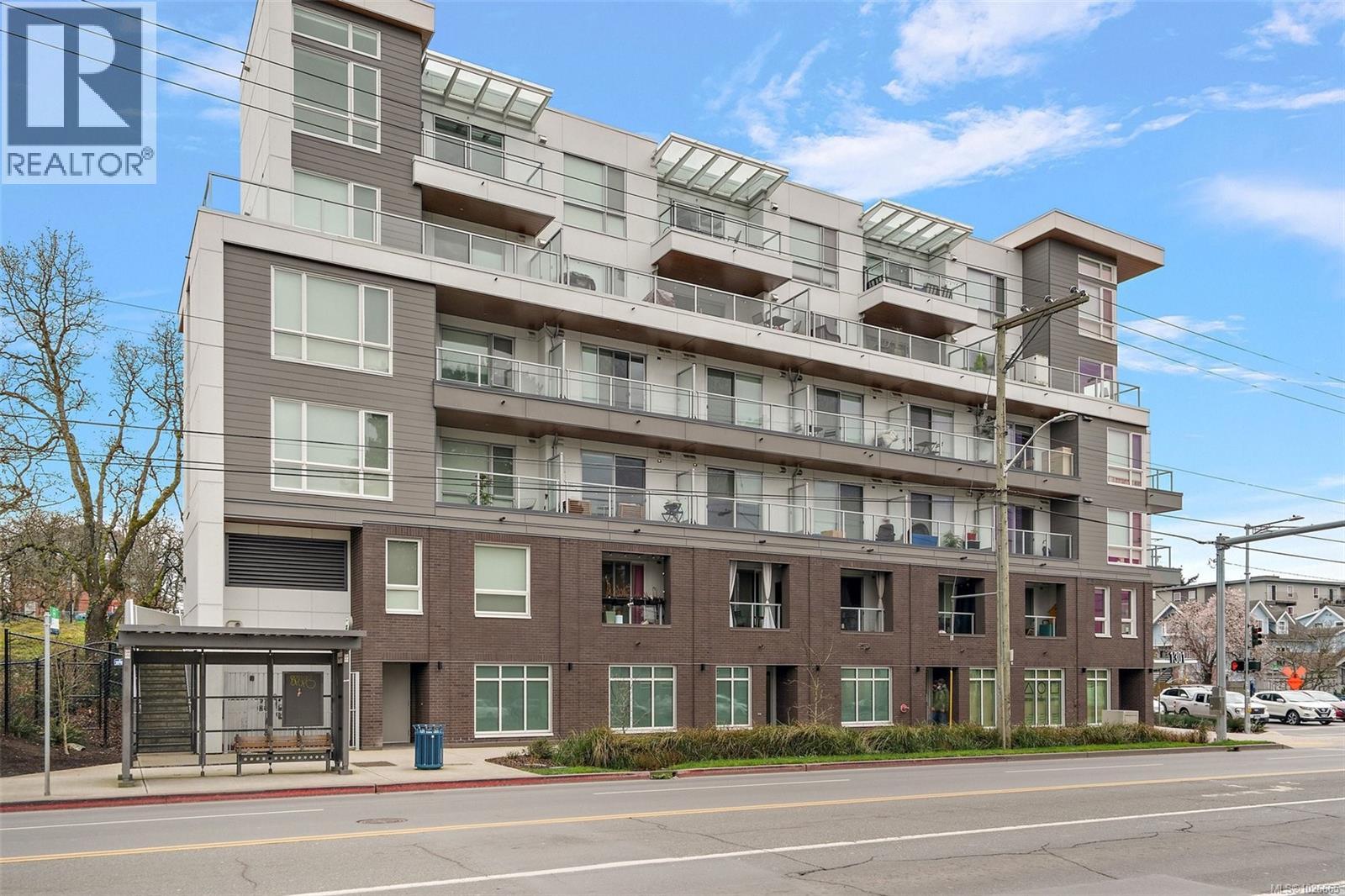 306 1301 Hillside Avenue, Victoria