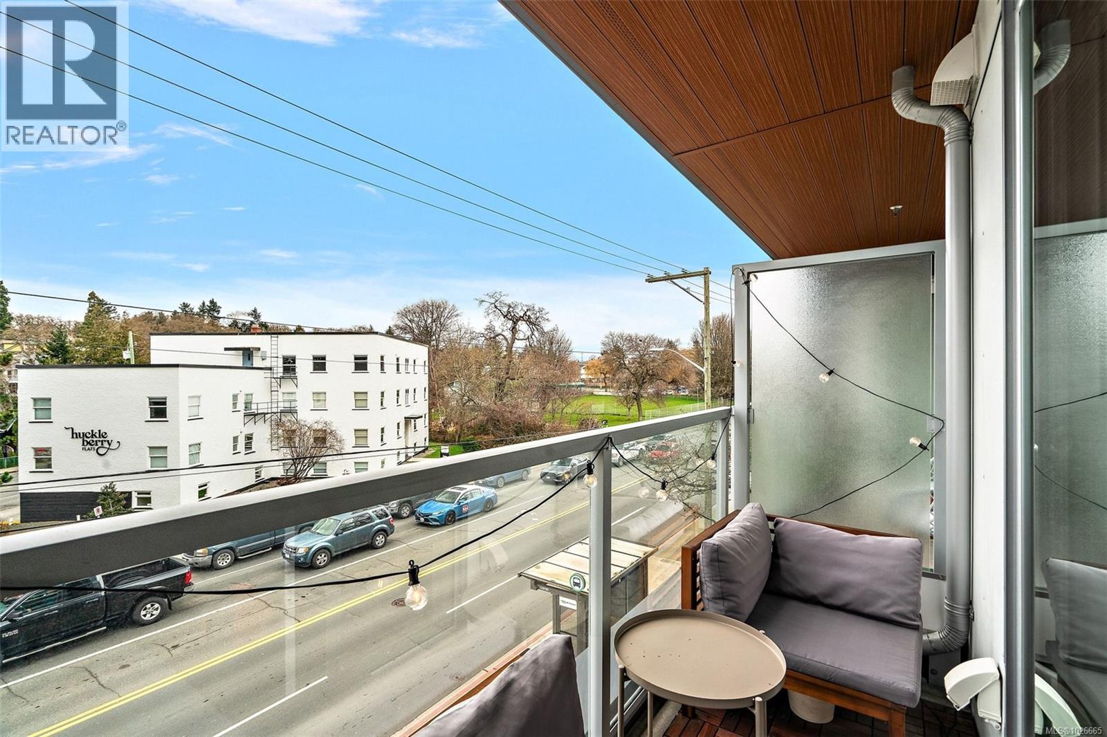 306 1301 Hillside Avenue, Victoria