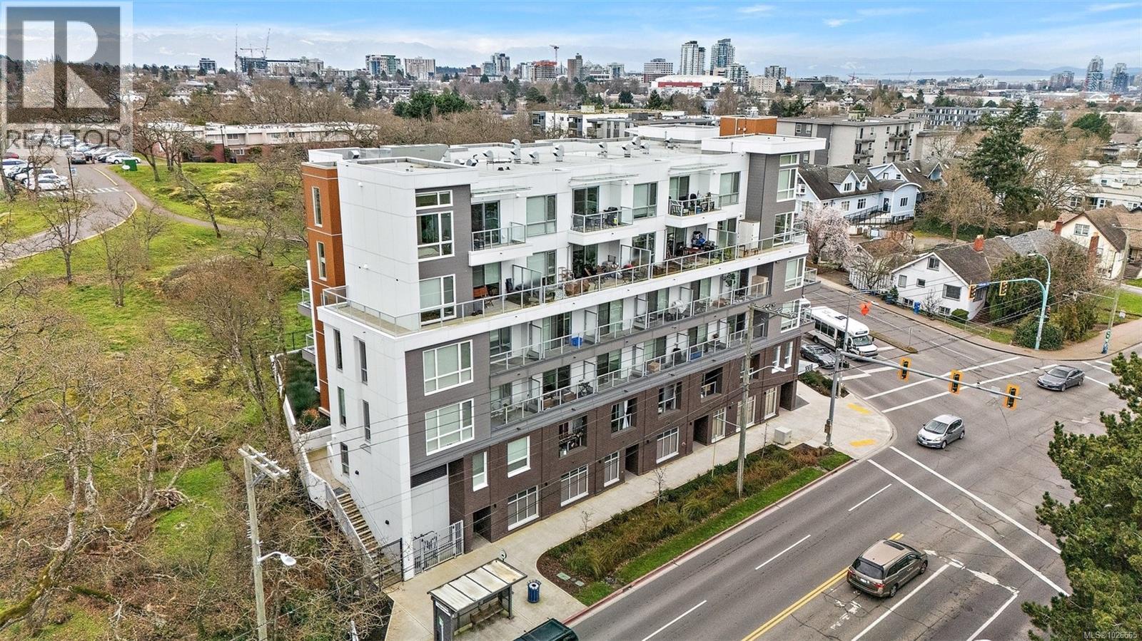 306 1301 Hillside Avenue, Victoria