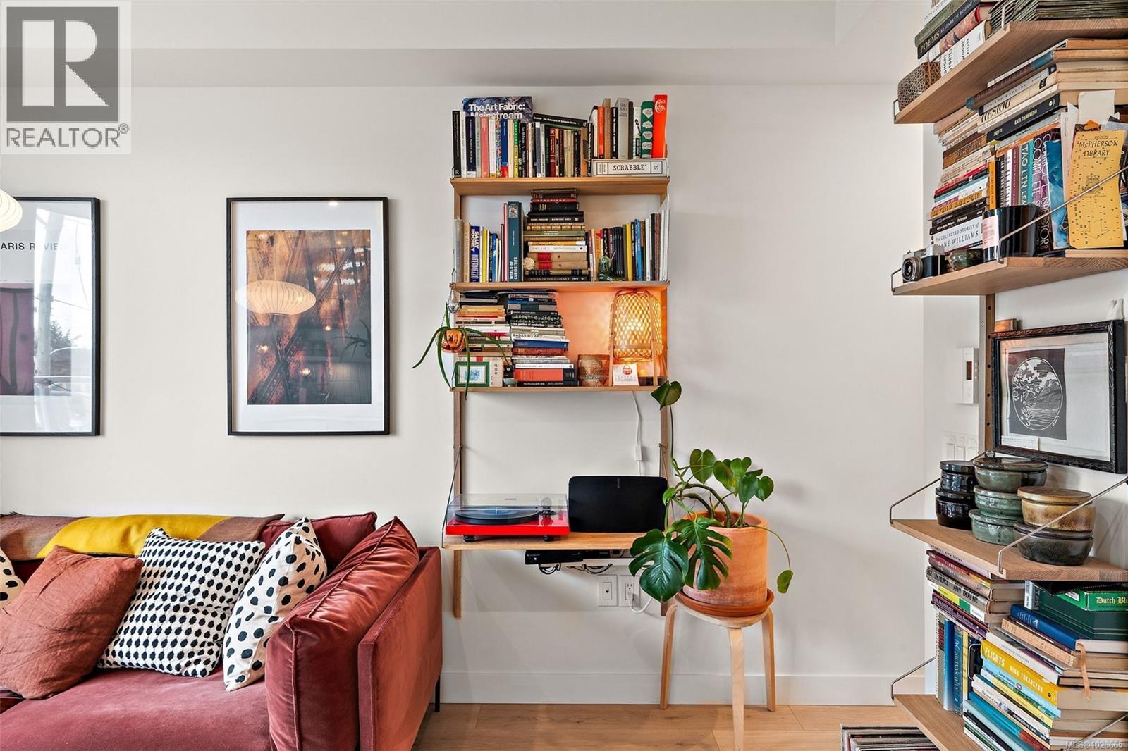 306 1301 Hillside Avenue, Victoria