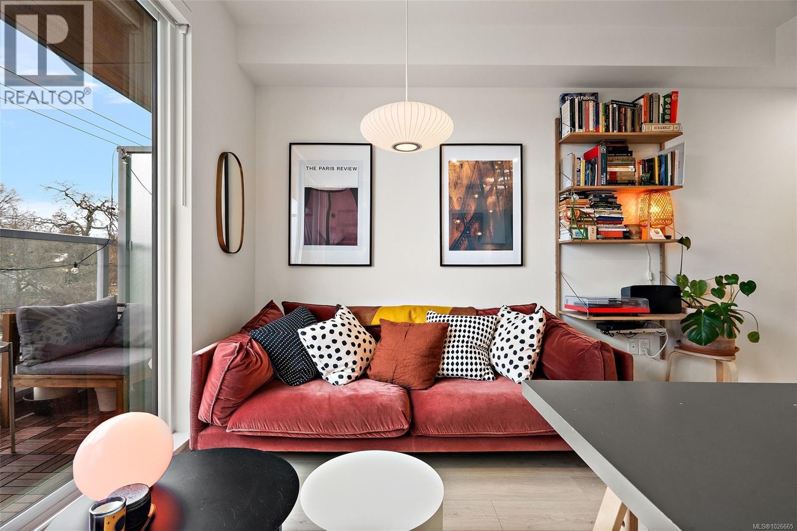 306 1301 Hillside Avenue, Victoria