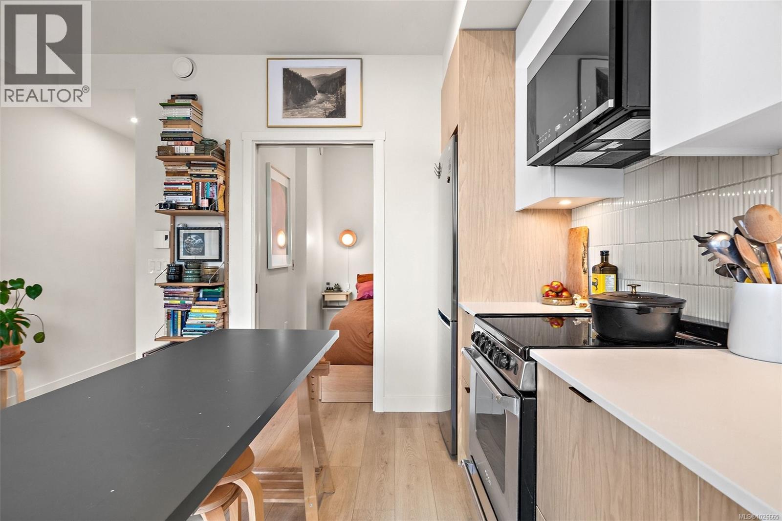 306 1301 Hillside Avenue, Victoria