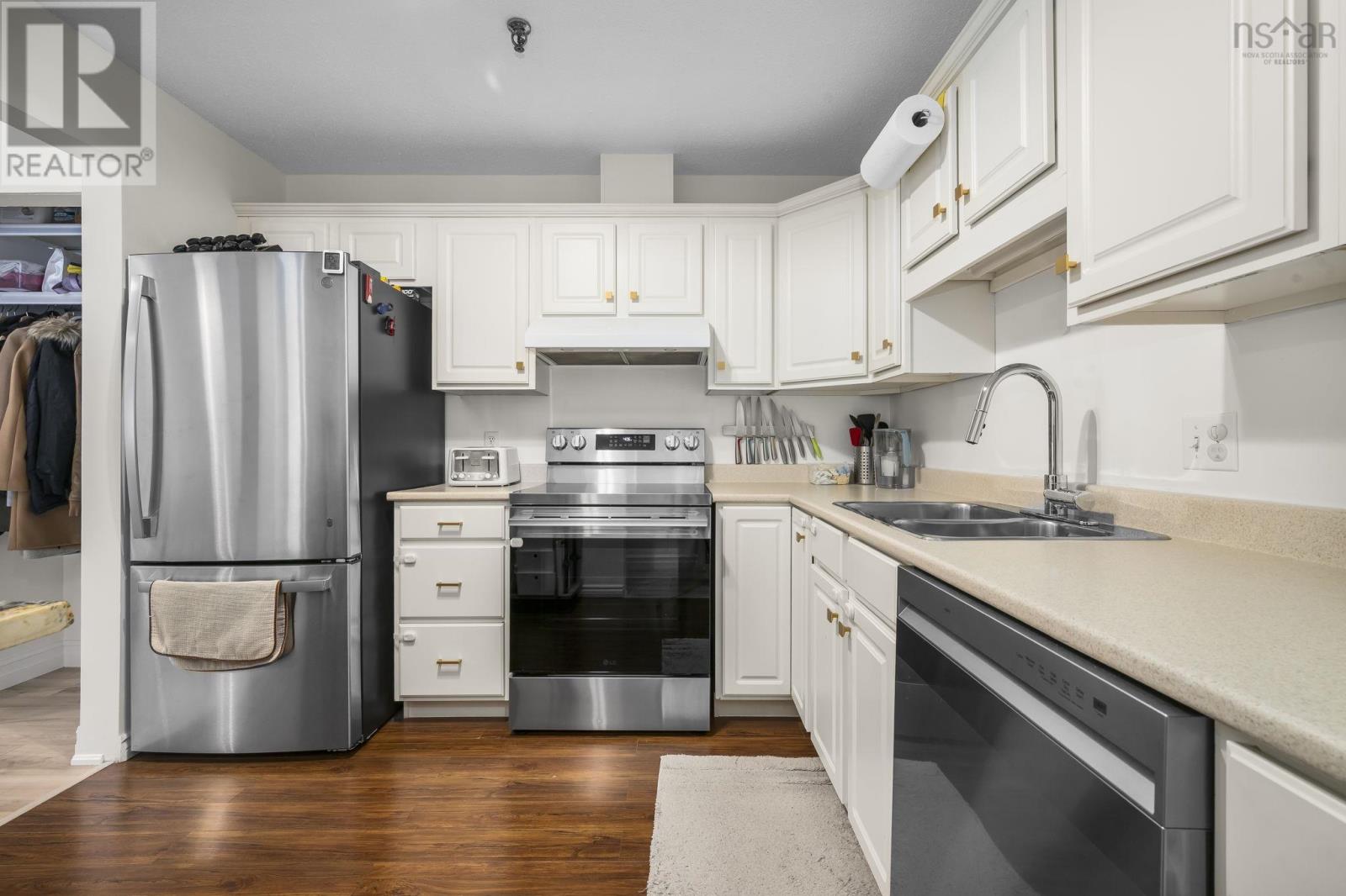 Property 7 of 28 of 114 80 Spinnaker Drive