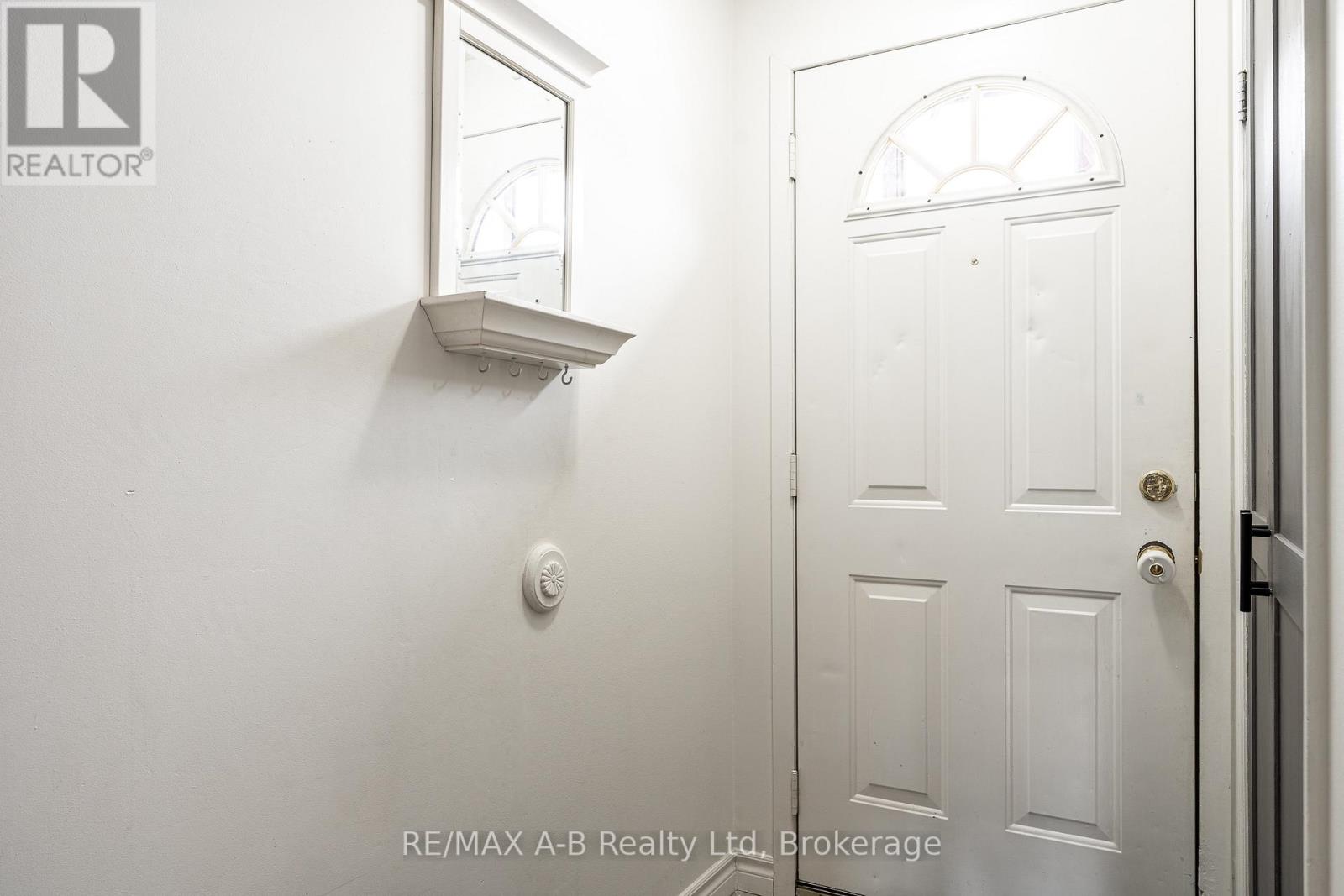 24 - 91 AVONWOOD DRIVE - Photo 4 of 39, Stratford, Ontario