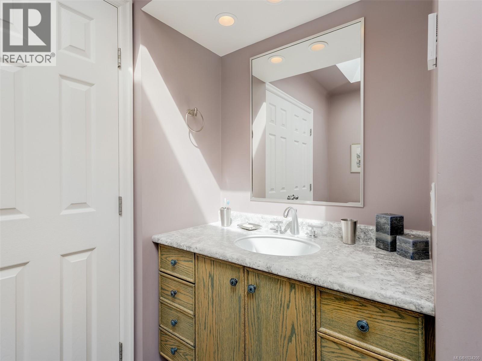  658 Byng Street, Oak Bay