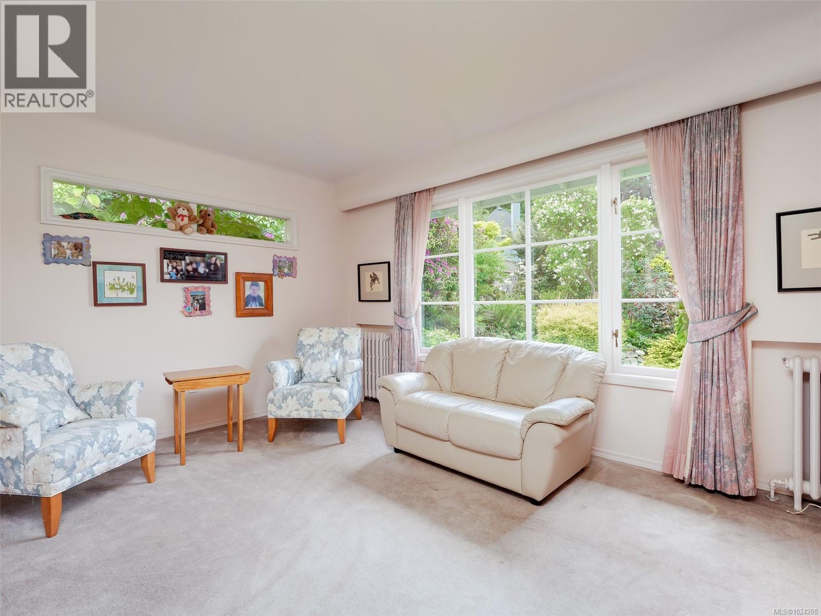  658 Byng Street, Oak Bay