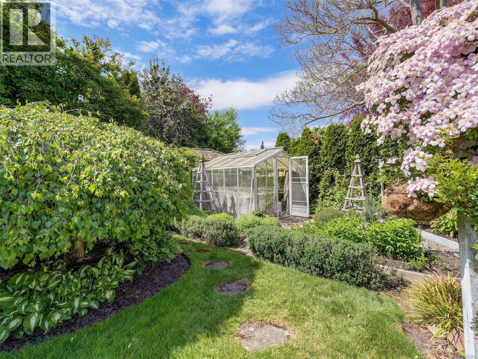  658 Byng Street, Oak Bay