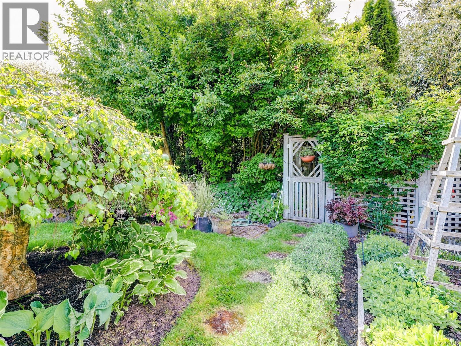  658 Byng Street, Oak Bay