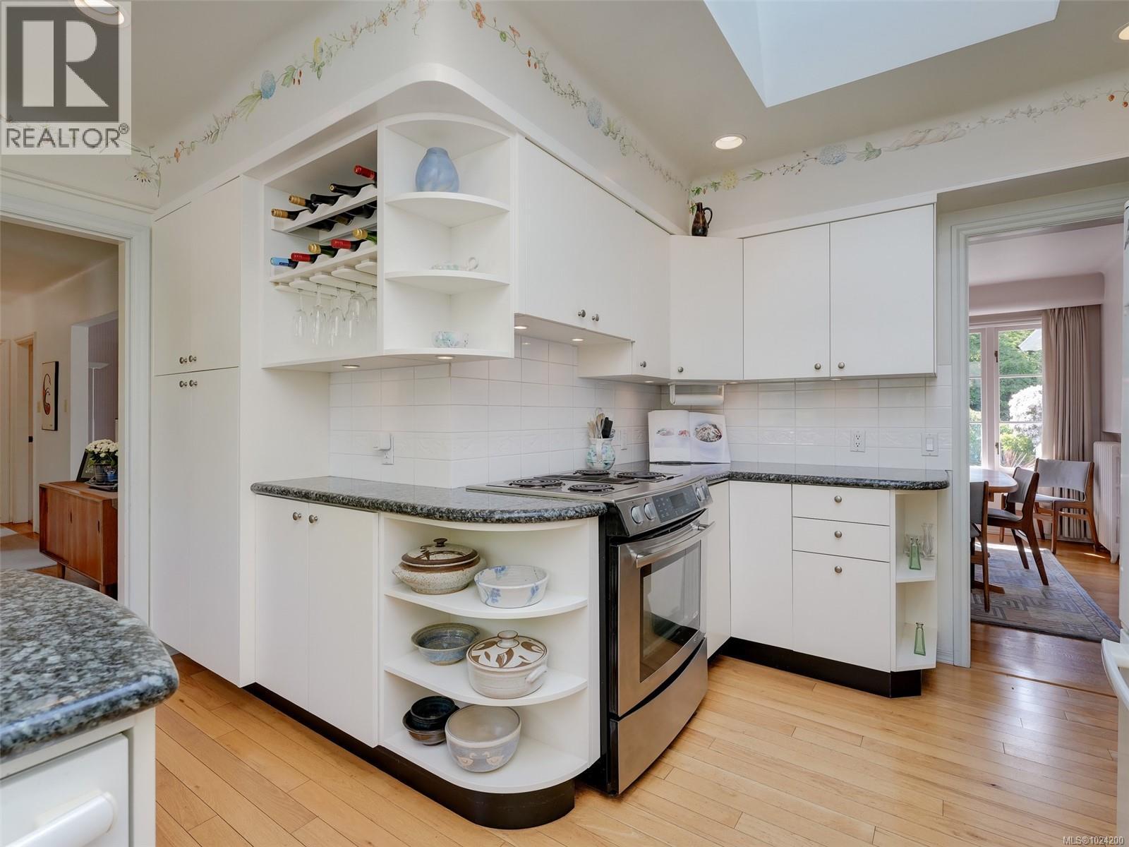  658 Byng Street, Oak Bay