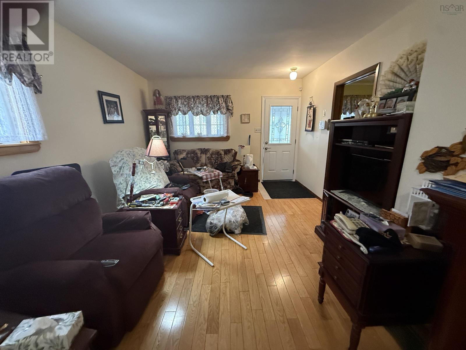 Property 14 of 21 of 198 Renfrew Street