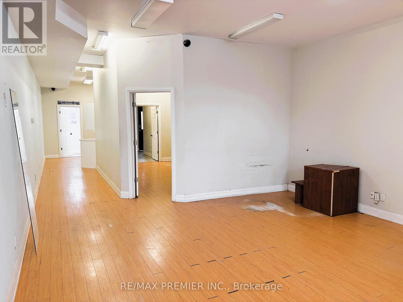 269 SCARLETT ROAD - Photo 3 of 6, Toronto (Rockcliffe-Smythe), Ontario