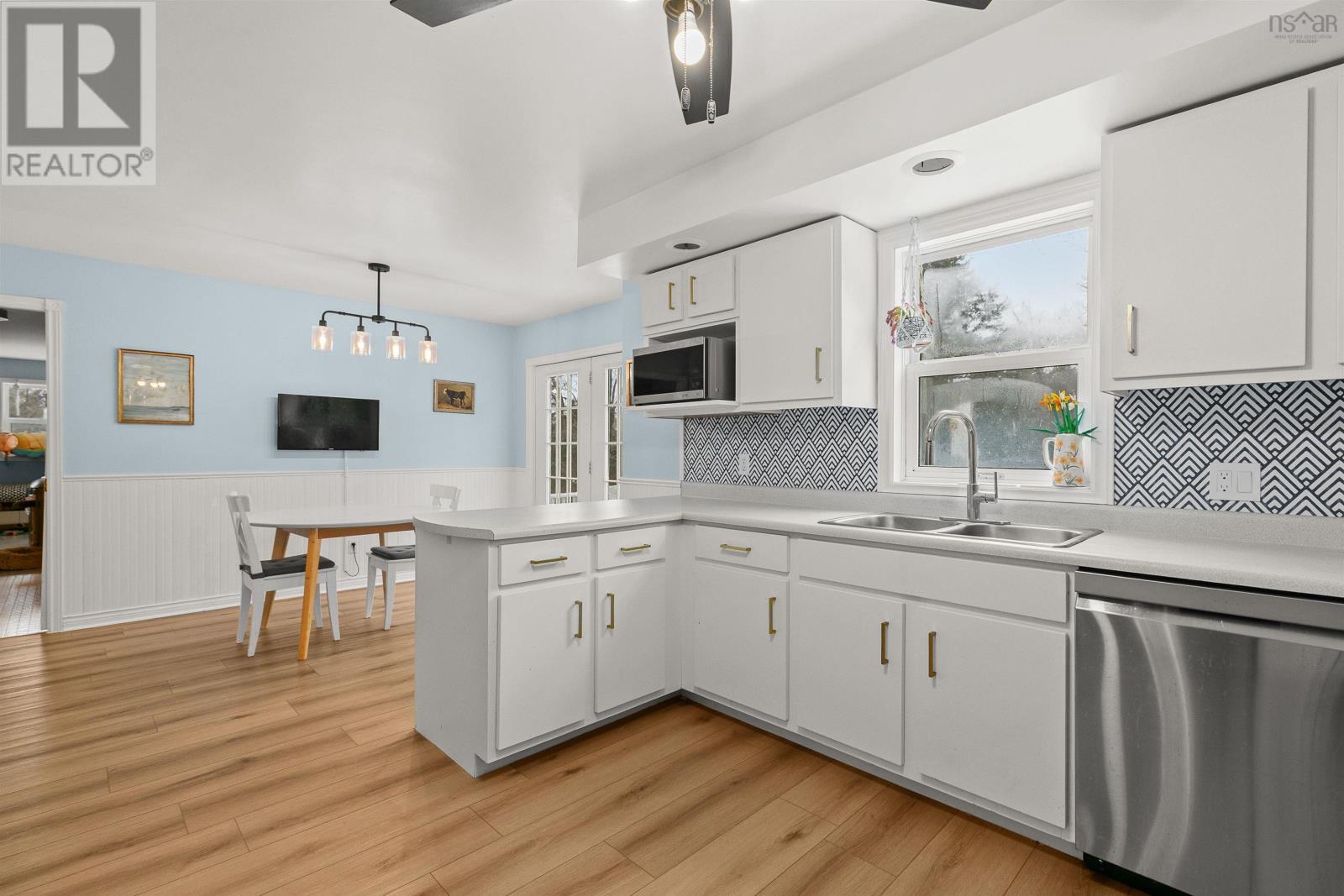 Property 18 of 49 of 9 PACIFIC Avenue