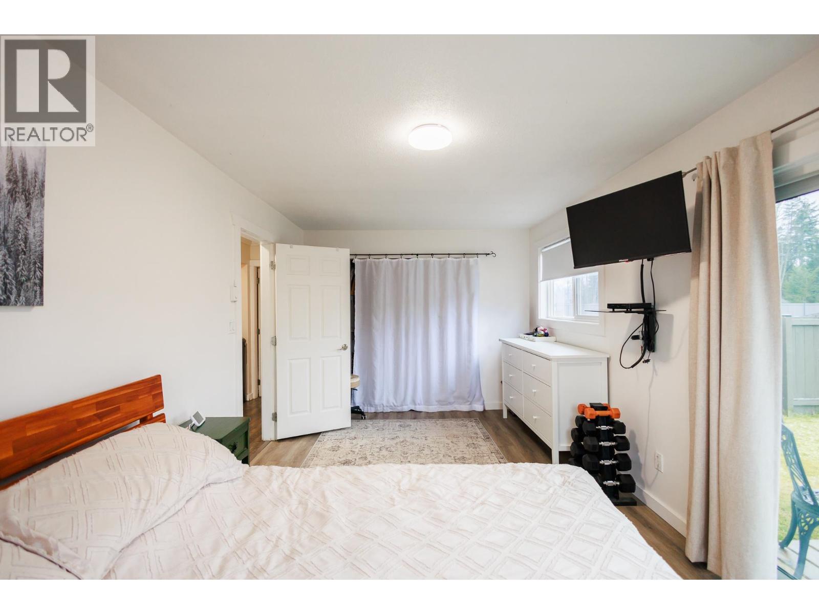 4638 GRAHAM Avenue, Terrace