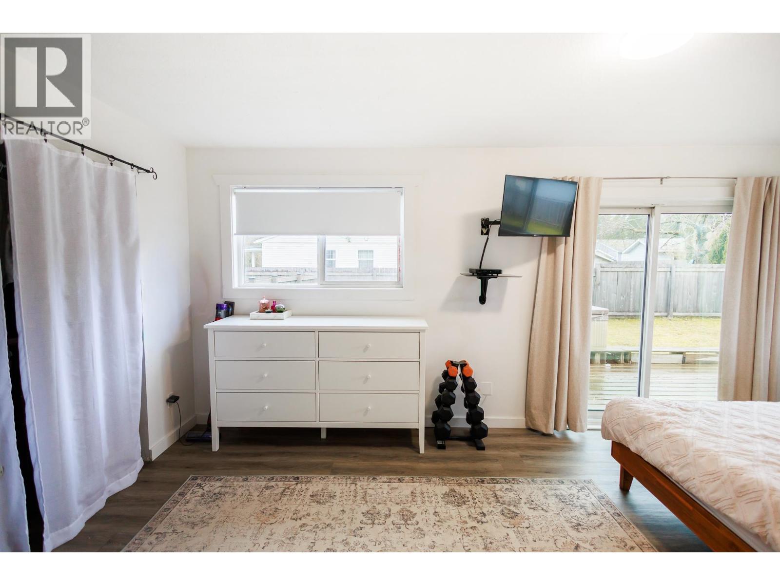 4638 GRAHAM Avenue, Terrace