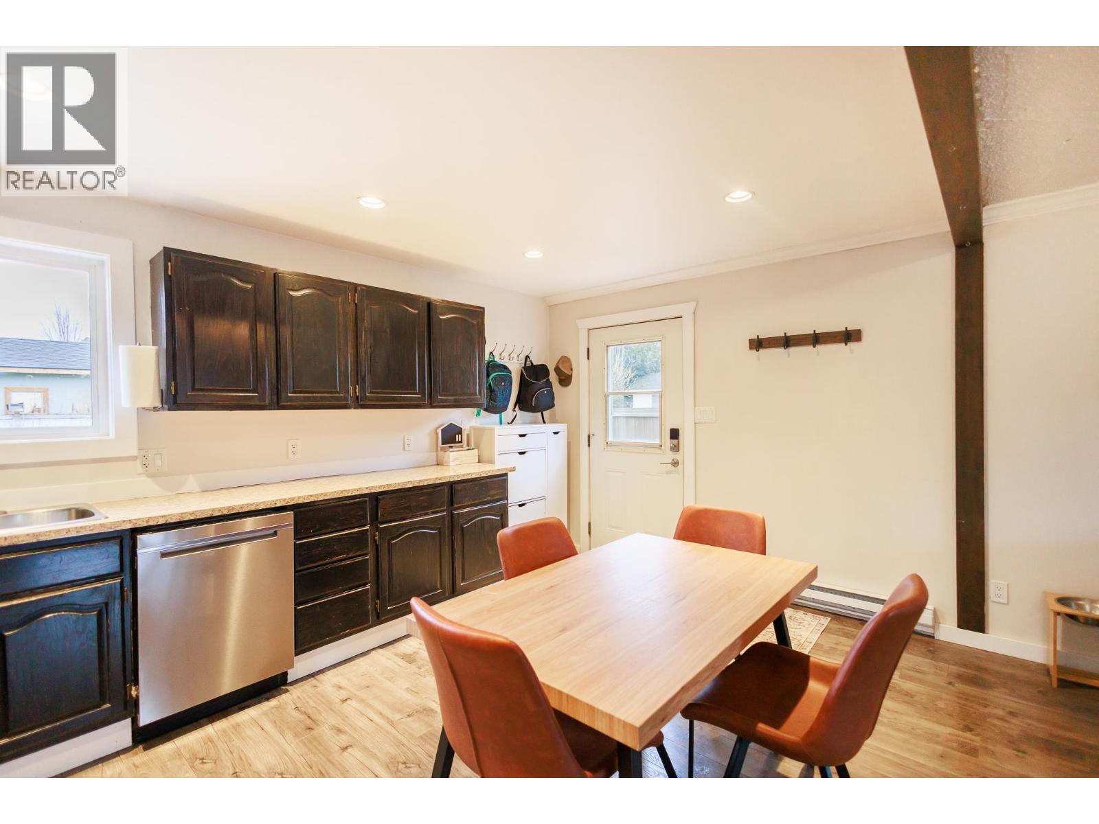 4638 GRAHAM Avenue, Terrace