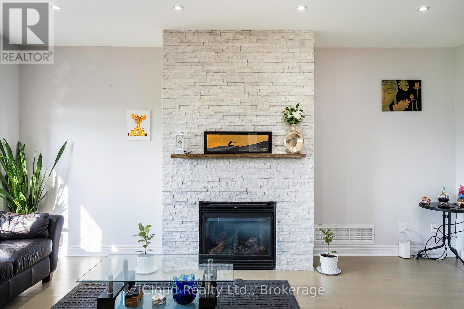 17 MAPLE DRIVE - 15