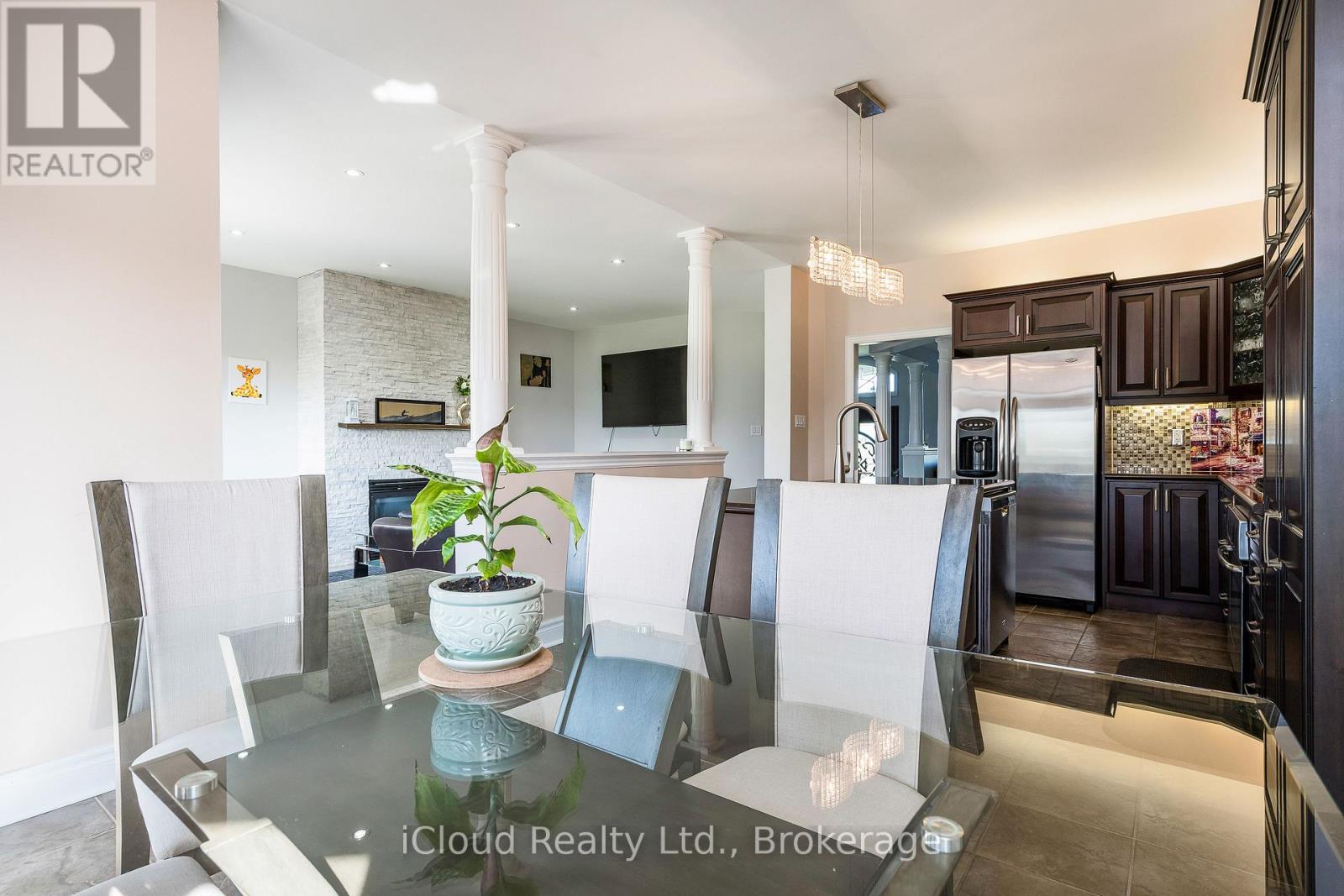17 MAPLE DRIVE - 24