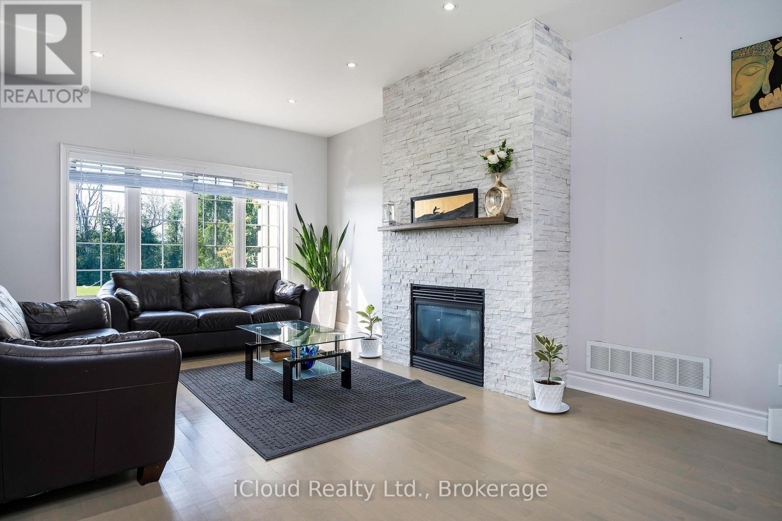 17 MAPLE DRIVE - 8