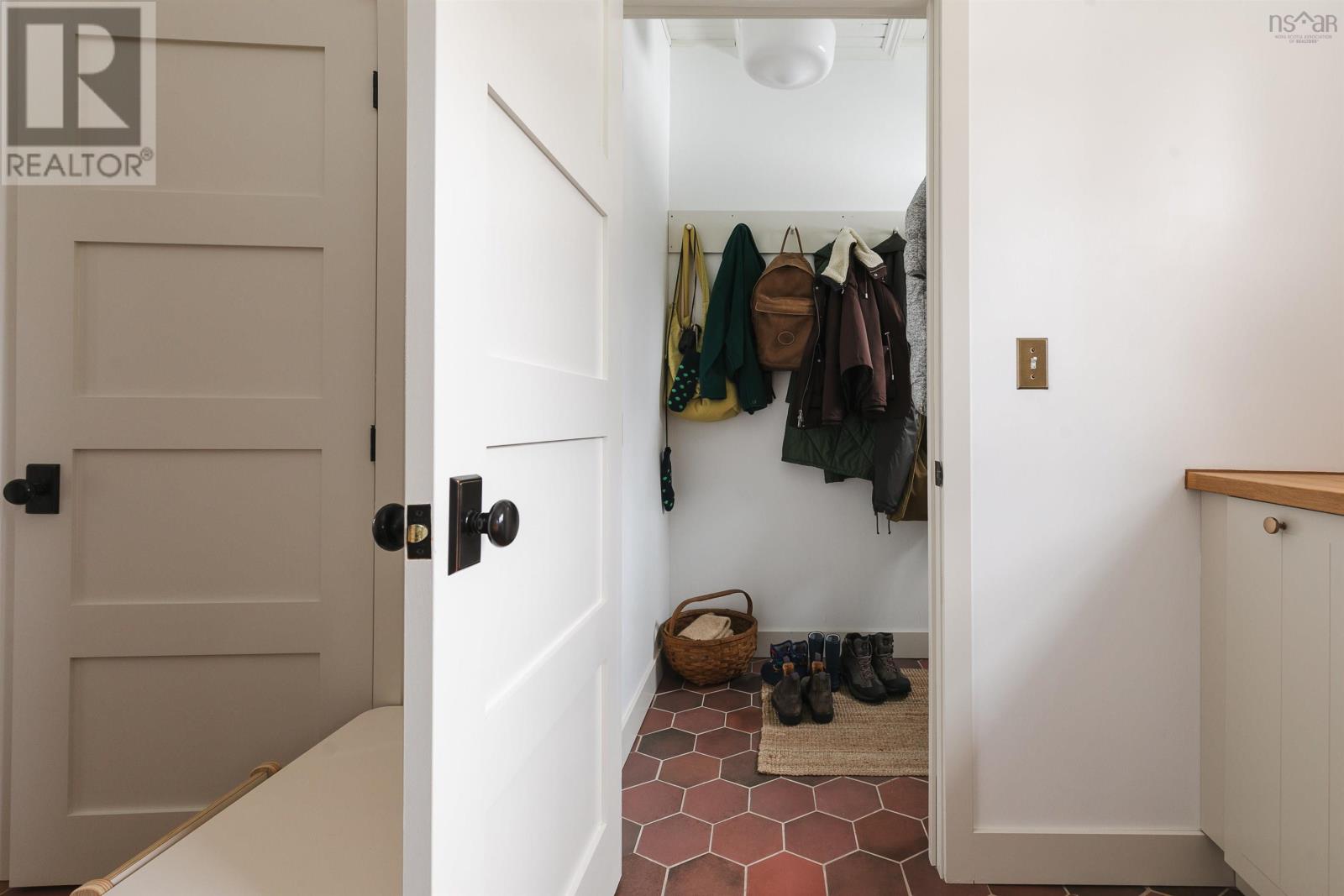 Property 21 of 33 of 24 Thompson Street