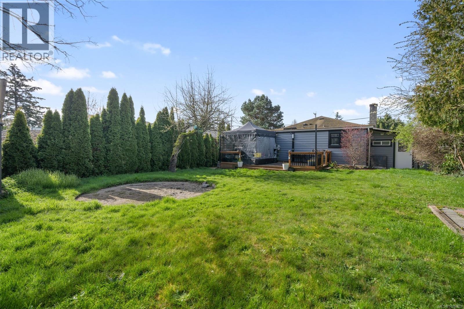  450 Obed Avenue, Saanich