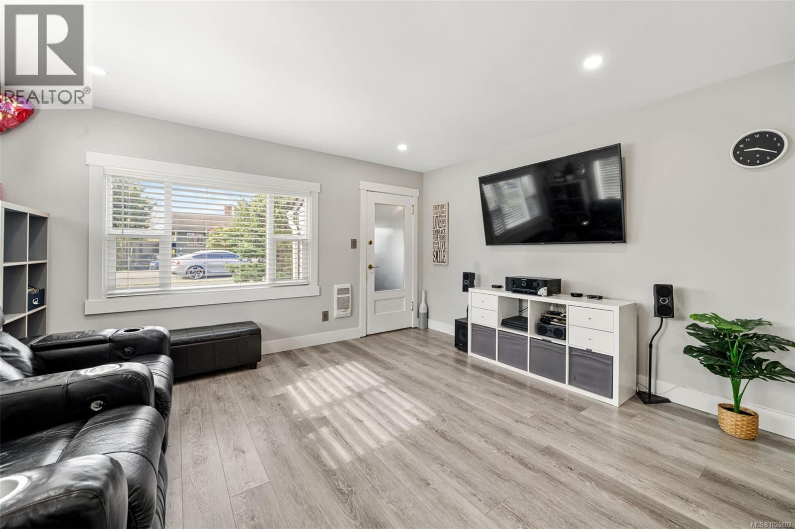  450 Obed Avenue, Saanich