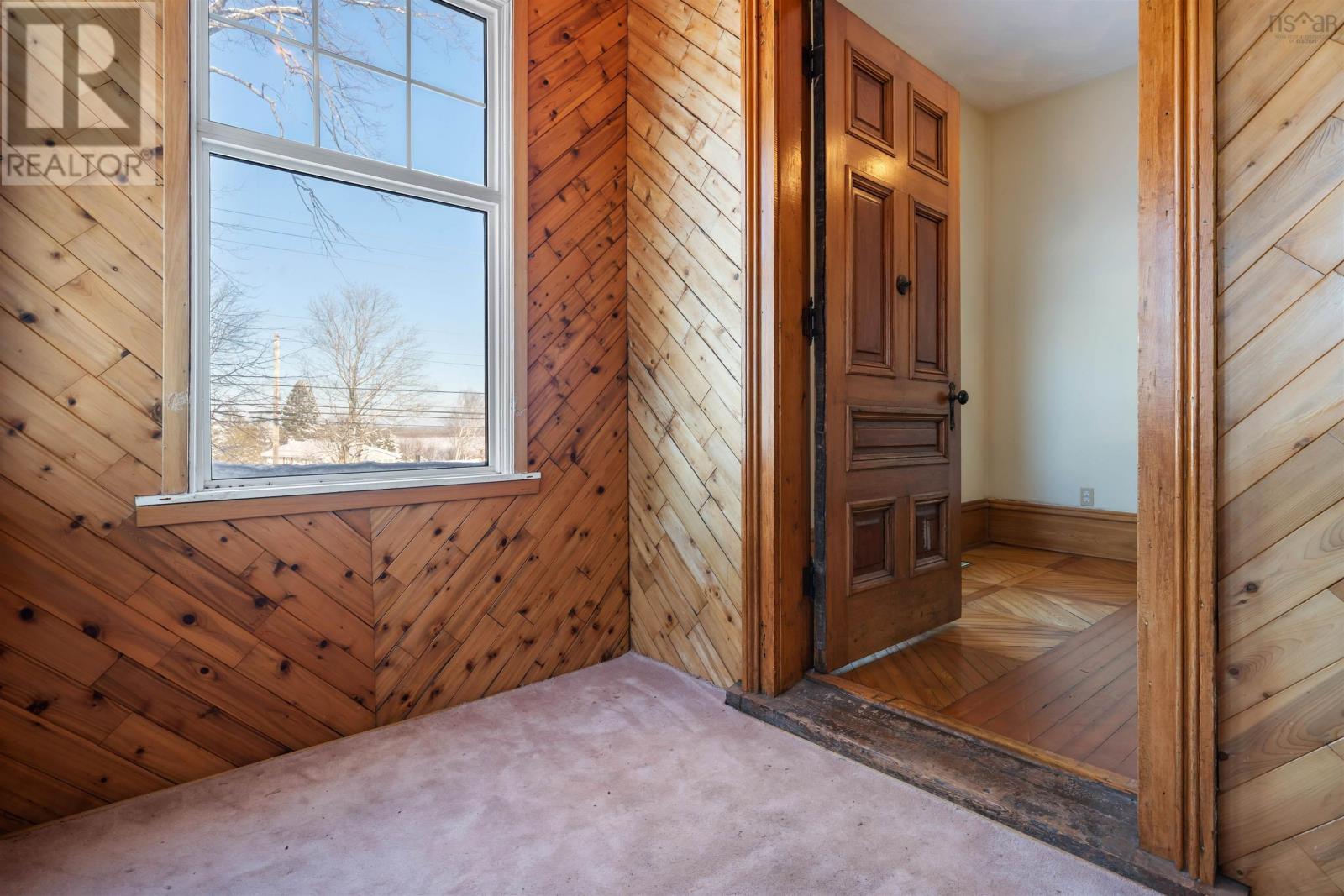 Property 12 of 50 of 251 Victoria Street E