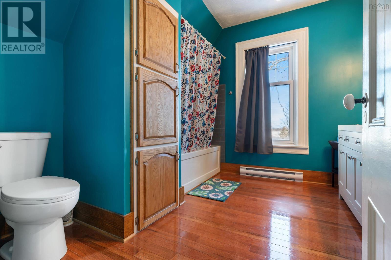 Property 40 of 50 of 251 Victoria Street E