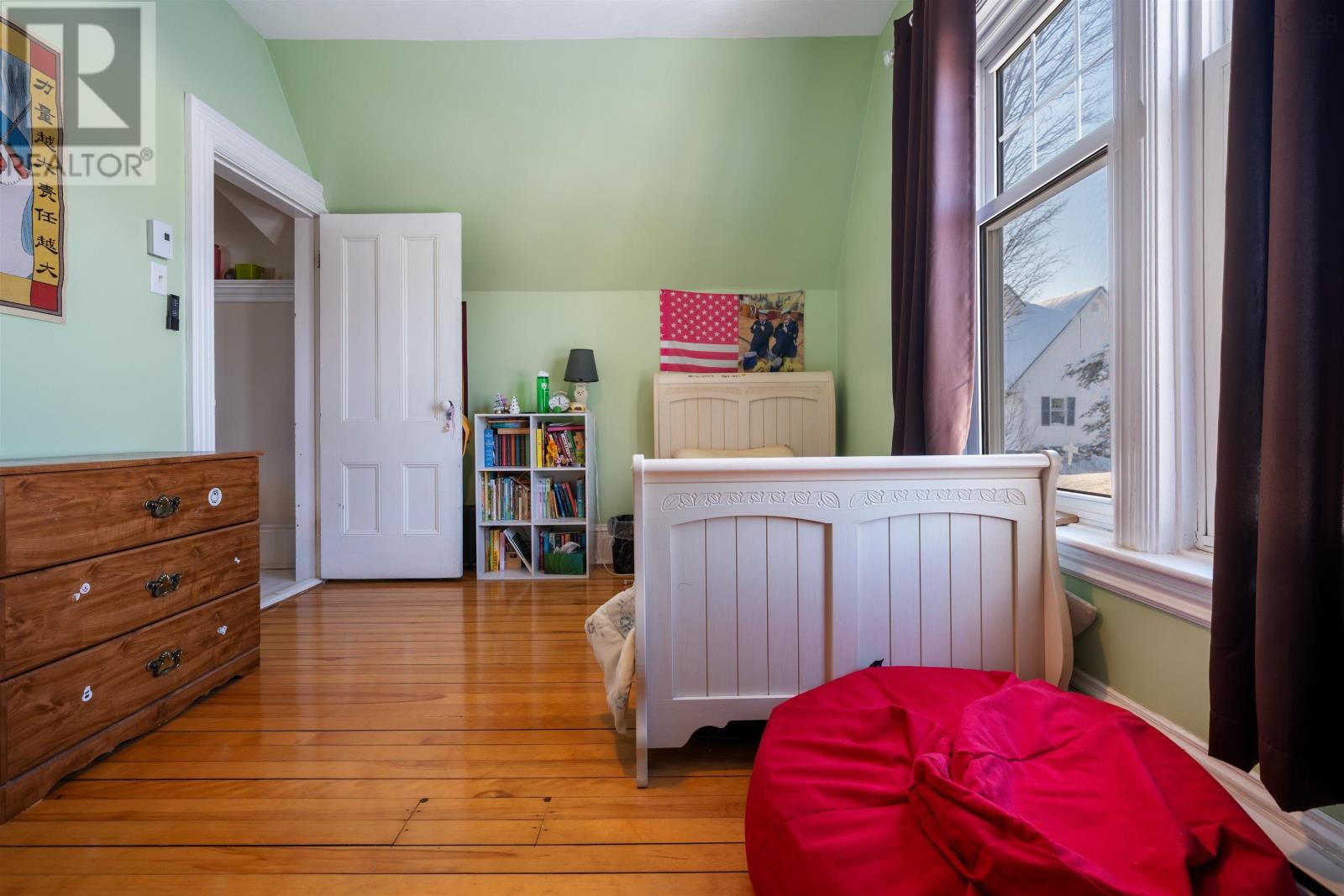 Property 38 of 50 of 251 Victoria Street E