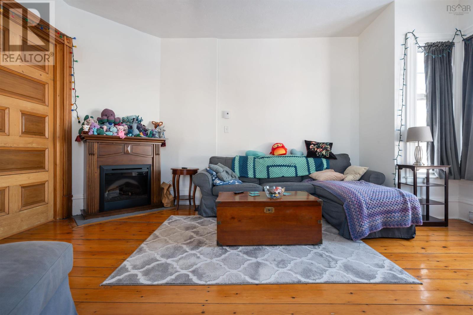 Property 19 of 50 of 251 Victoria Street E