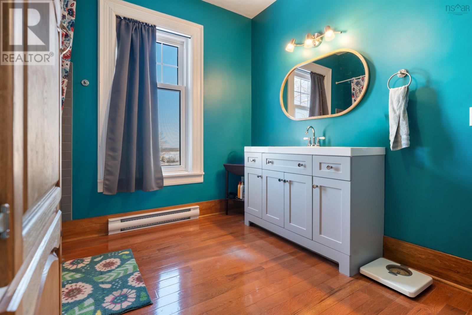 Property 41 of 50 of 251 Victoria Street E