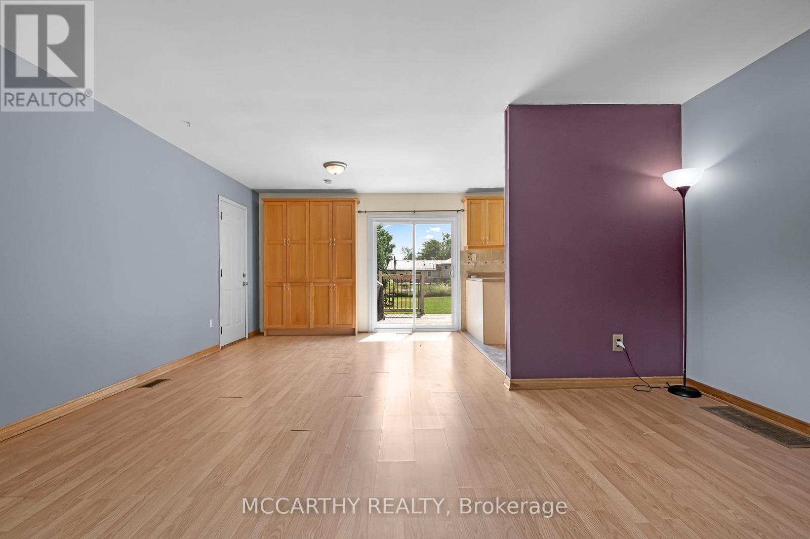 380 MAIN STREET W - 26