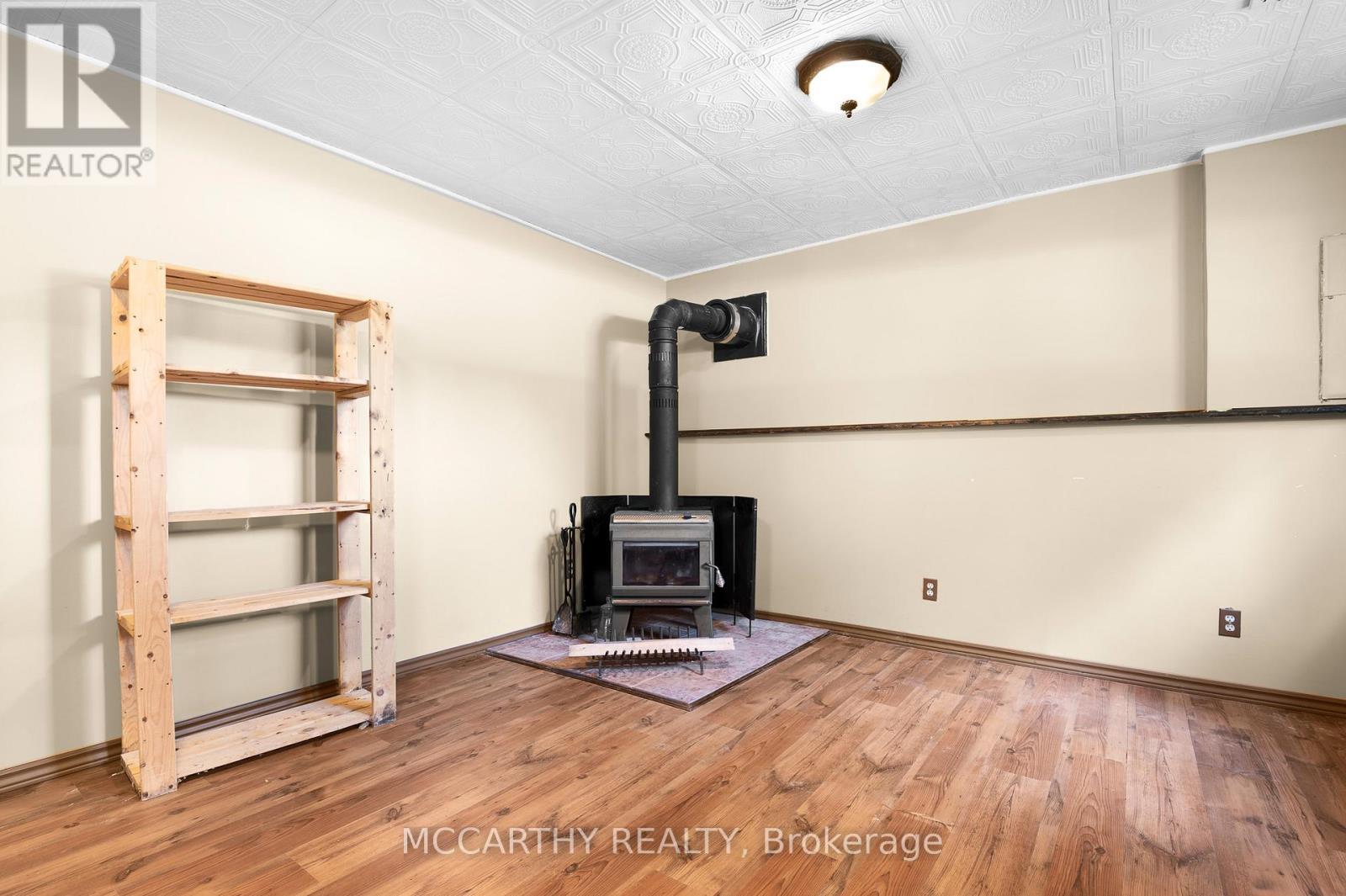 380 MAIN STREET W - 46