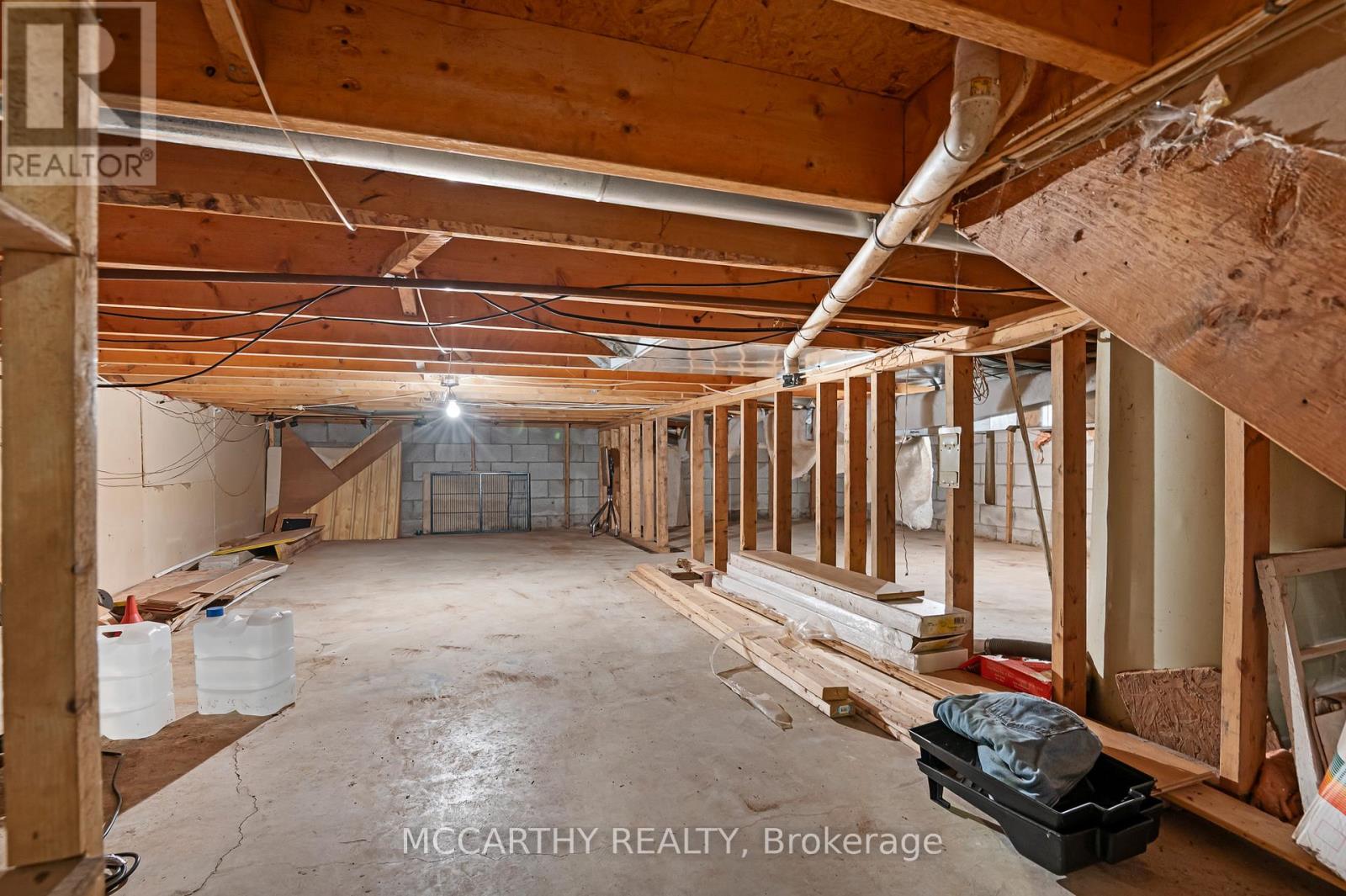 380 MAIN STREET W - 47