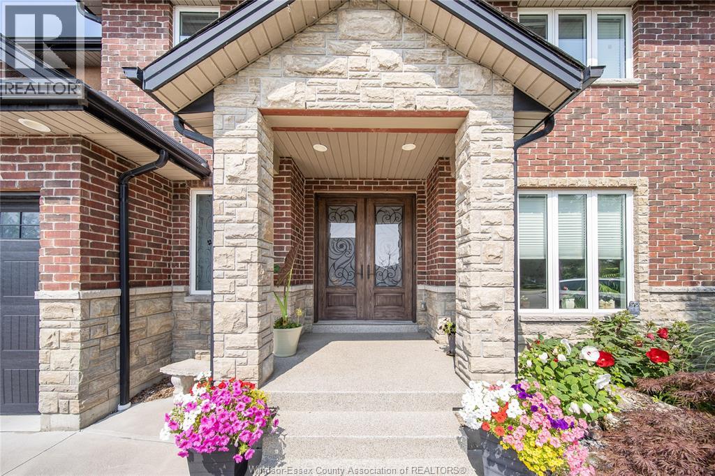 220 SELINA - Photo 2 of 50, Lakeshore, Ontario