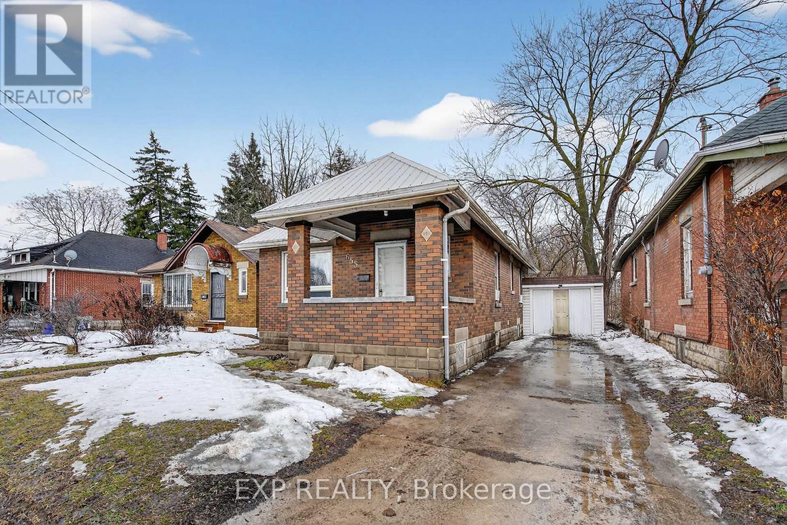 655 Highbury photo 3