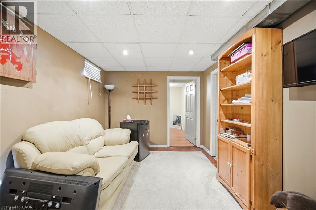 6945 GRACEFIELD DRIVE - 40