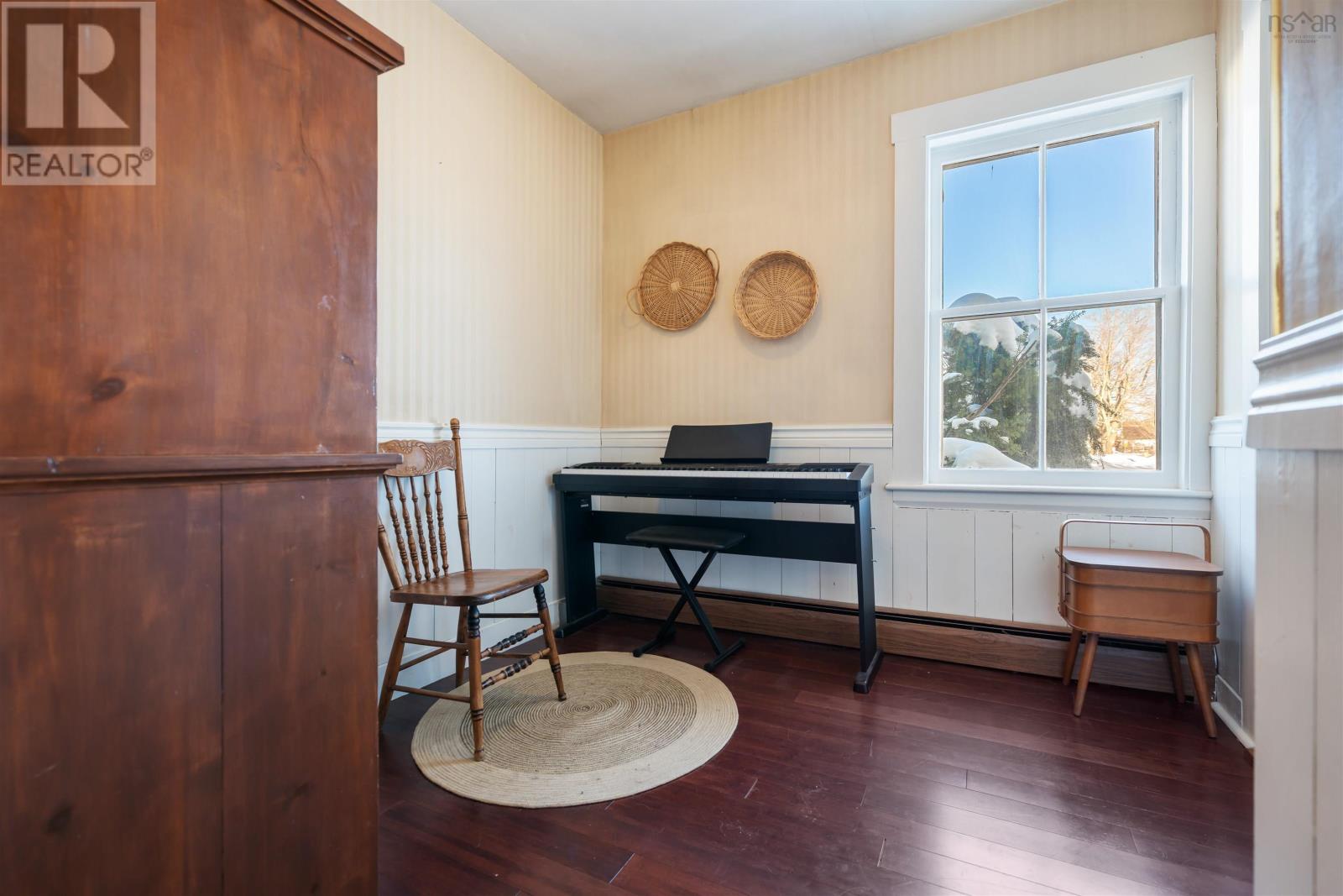 Property 22 of 49 of 8671 Highway 2