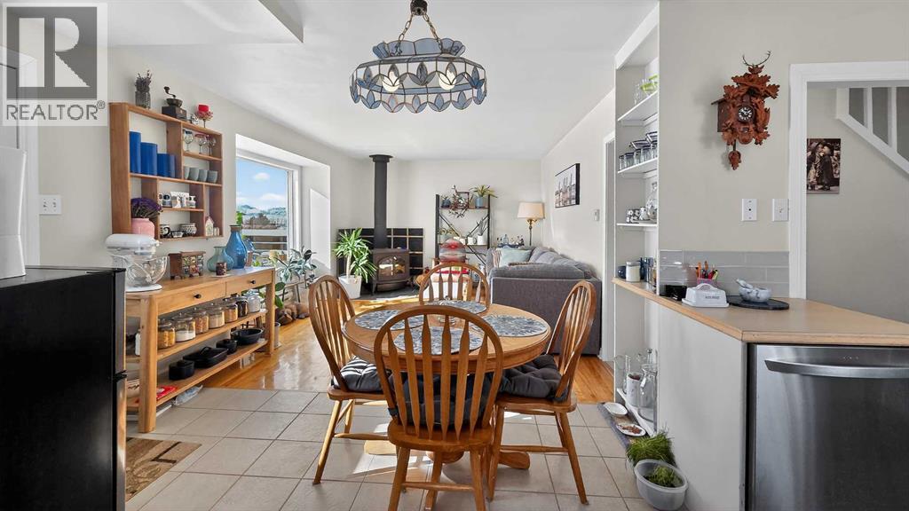 
          11 Mountain Vista Drive
            <br/>
            <span>Hill Spring</span>
            , 
            <span>AB</span>
             <span>T0K1E0</span>
         - Photo 10