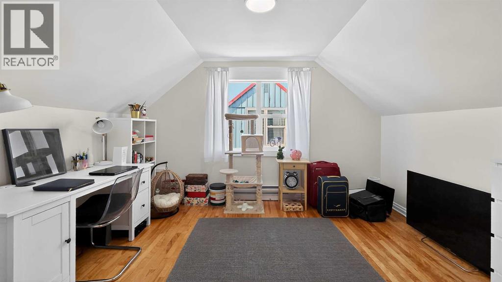 
          11 Mountain Vista Drive
            <br/>
            <span>Hill Spring</span>
            , 
            <span>AB</span>
             <span>T0K1E0</span>
         - Photo 20