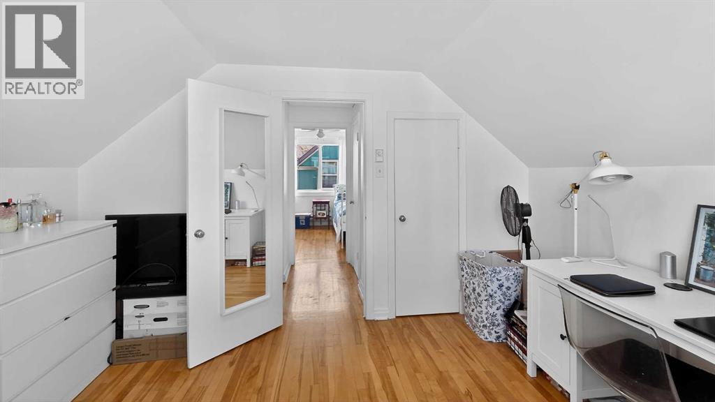 
          11 Mountain Vista Drive
            <br/>
            <span>Hill Spring</span>
            , 
            <span>AB</span>
             <span>T0K1E0</span>
         - Photo 22