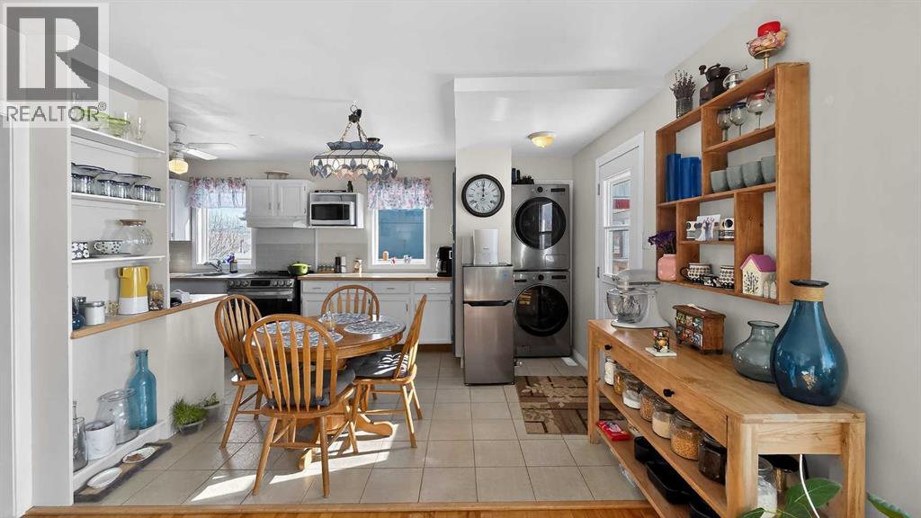 
          11 Mountain Vista Drive
            <br/>
            <span>Hill Spring</span>
            , 
            <span>AB</span>
             <span>T0K1E0</span>
         - Photo 7