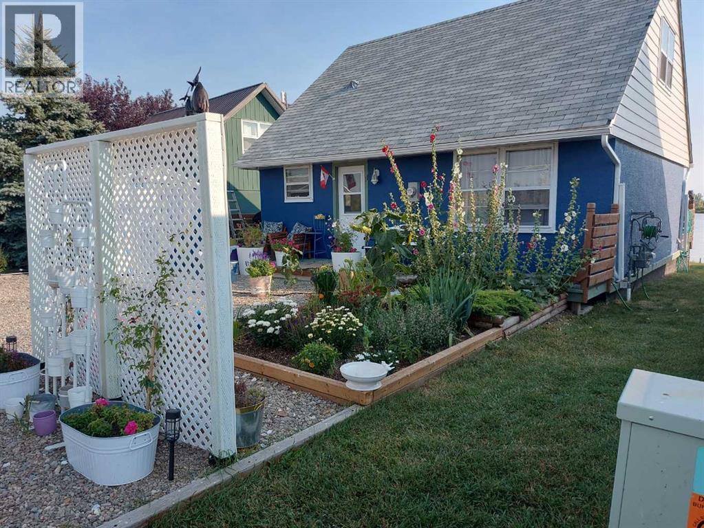 
          11 Mountain Vista Drive
            <br/>
            <span>Hill Spring</span>
            , 
            <span>AB</span>
             <span>T0K1E0</span>
         - Photo 38