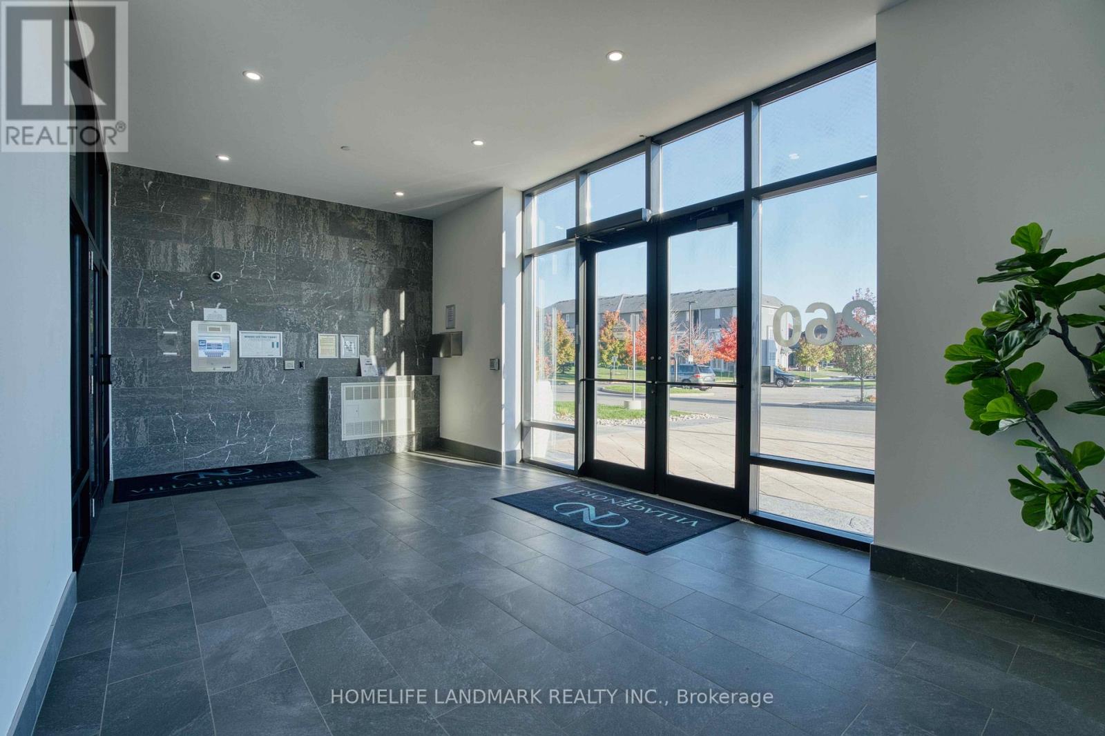 260 VILLAGEWALK Unit 313 photo 3